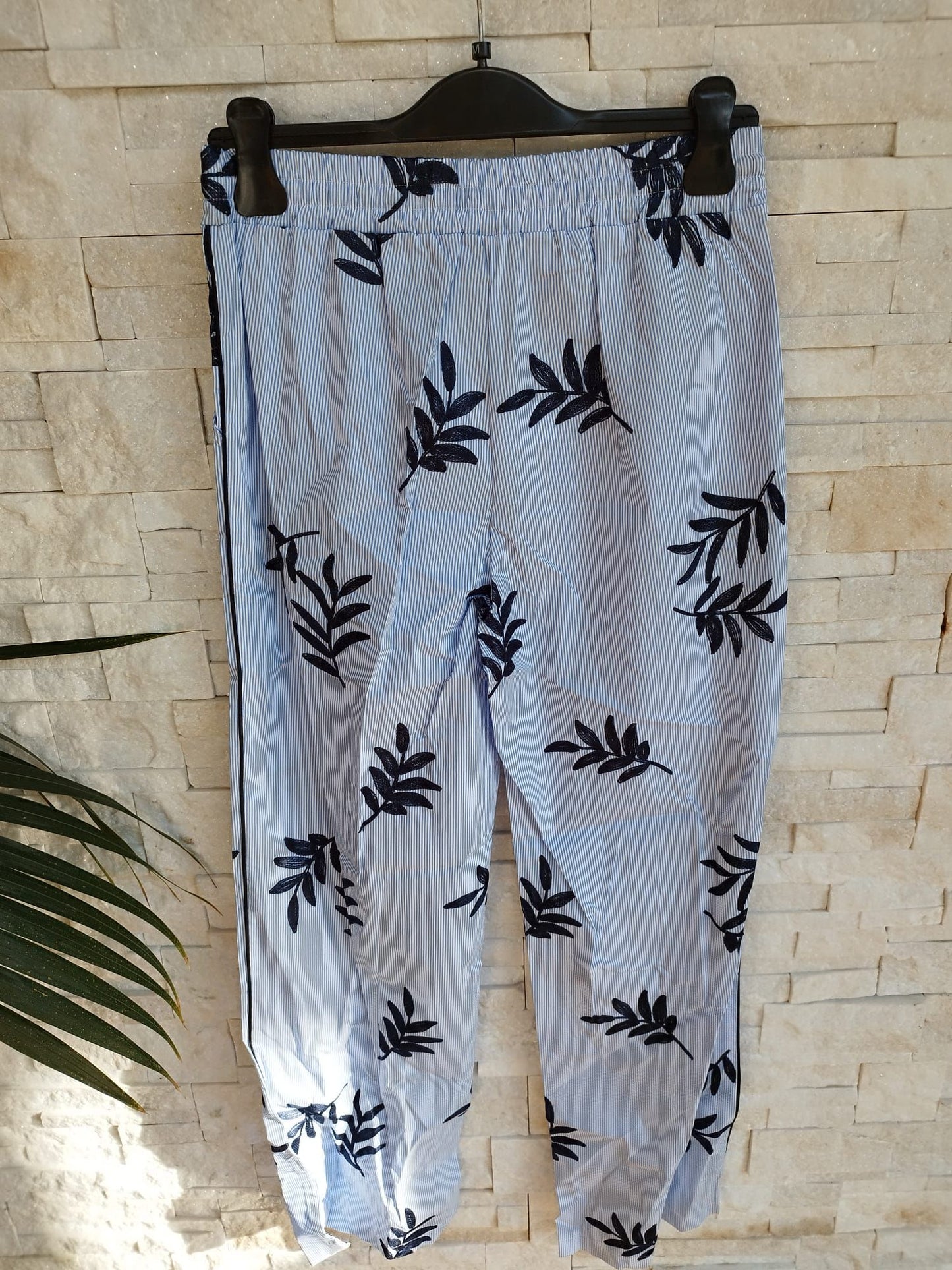 Pantalone ricamo con elastico in vita e laccetti