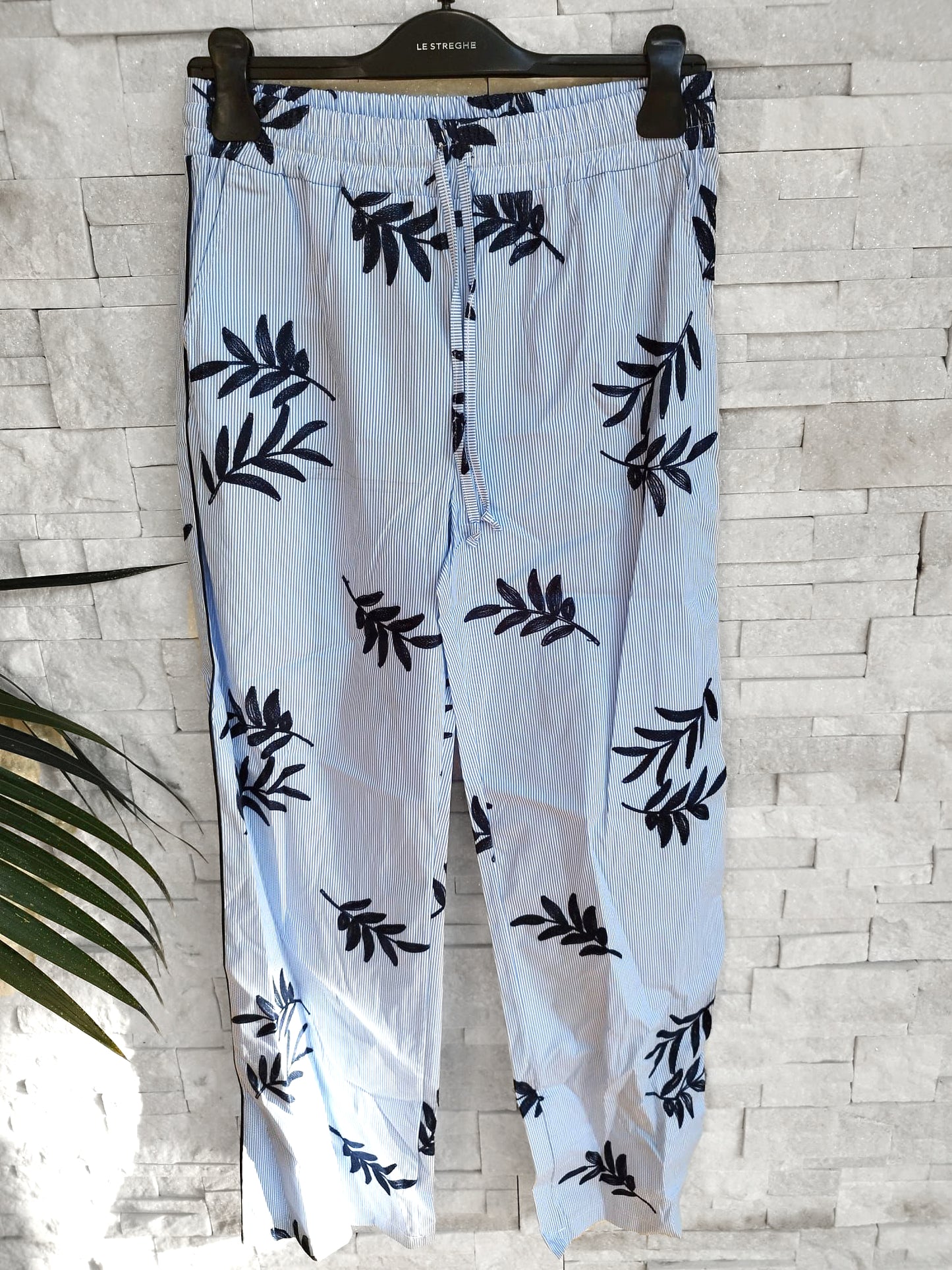 Pantalone ricamo con elastico in vita e laccetti