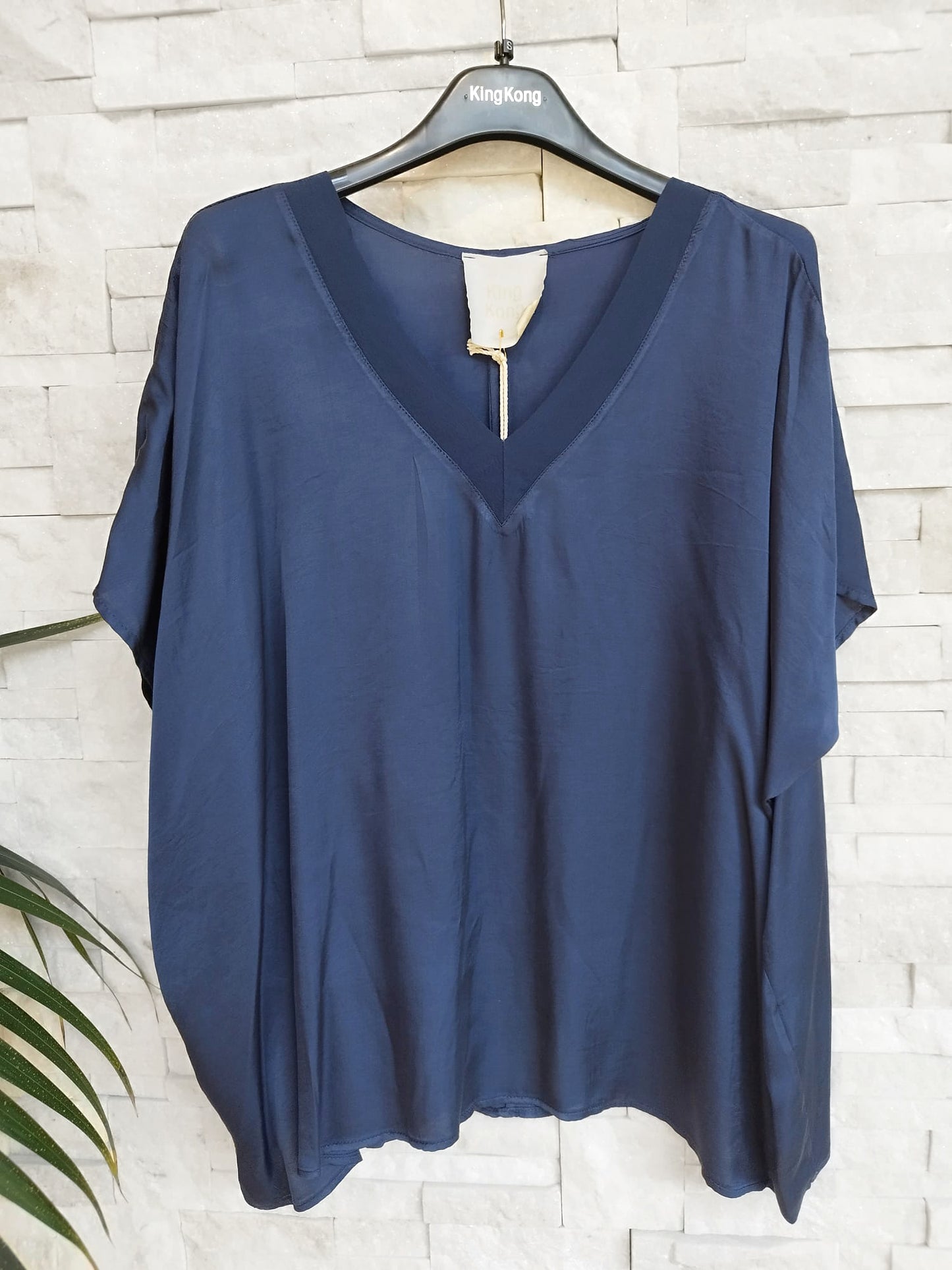 Casacca manica corta e scollo a V blu notte