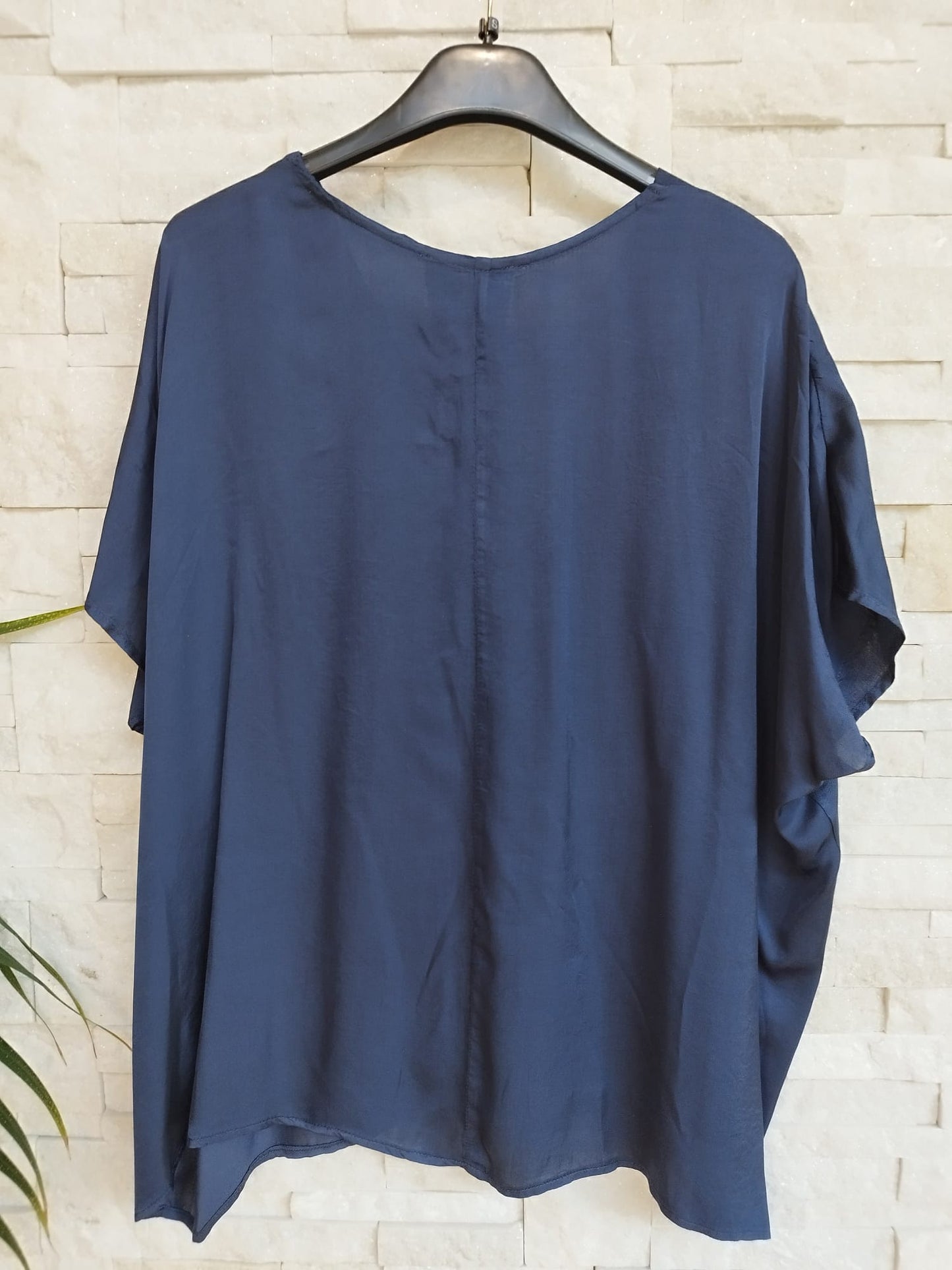 Casacca manica corta e scollo a V blu notte