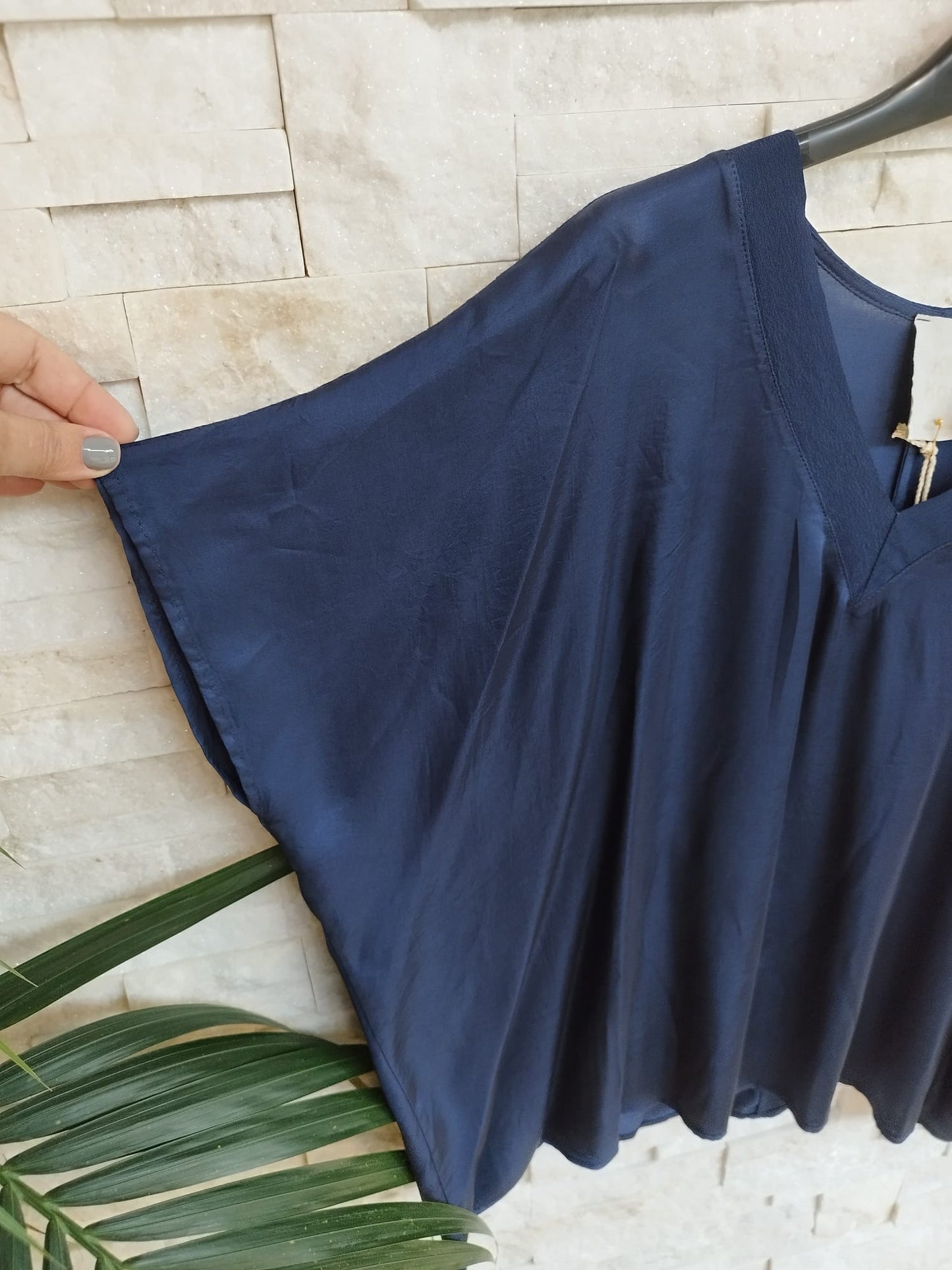 Casacca manica corta e scollo a V blu notte