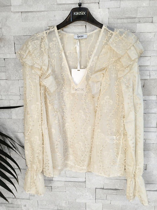 Blusa con ricamo color panna e rouge sulle spalle