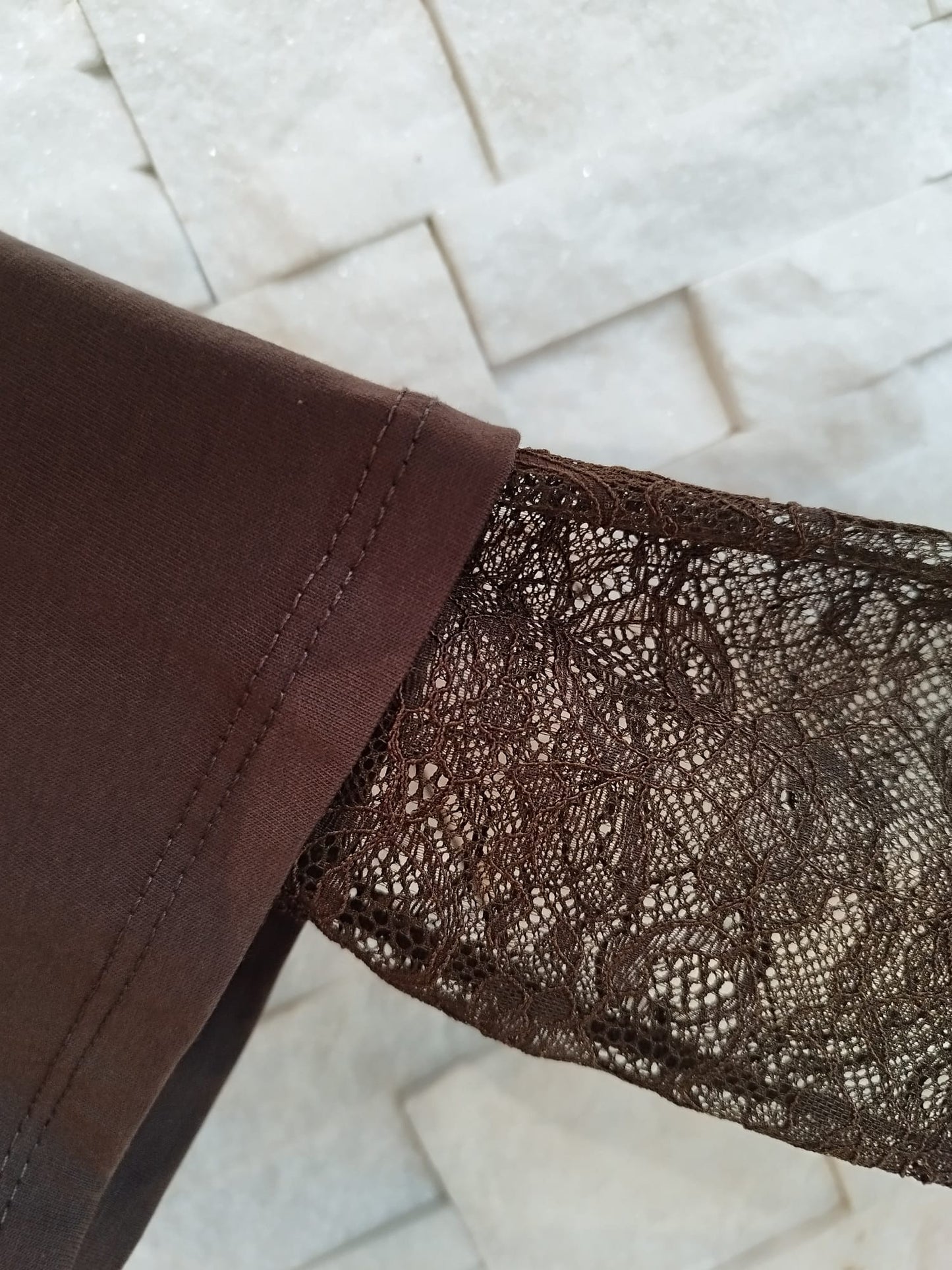 T-shirt over con manica lunga in pizzo moro