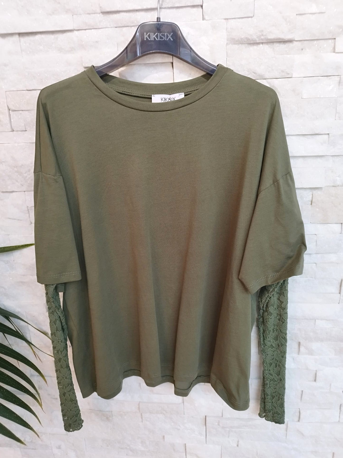 T-shirt over con manica lunga in pizzo verde militare