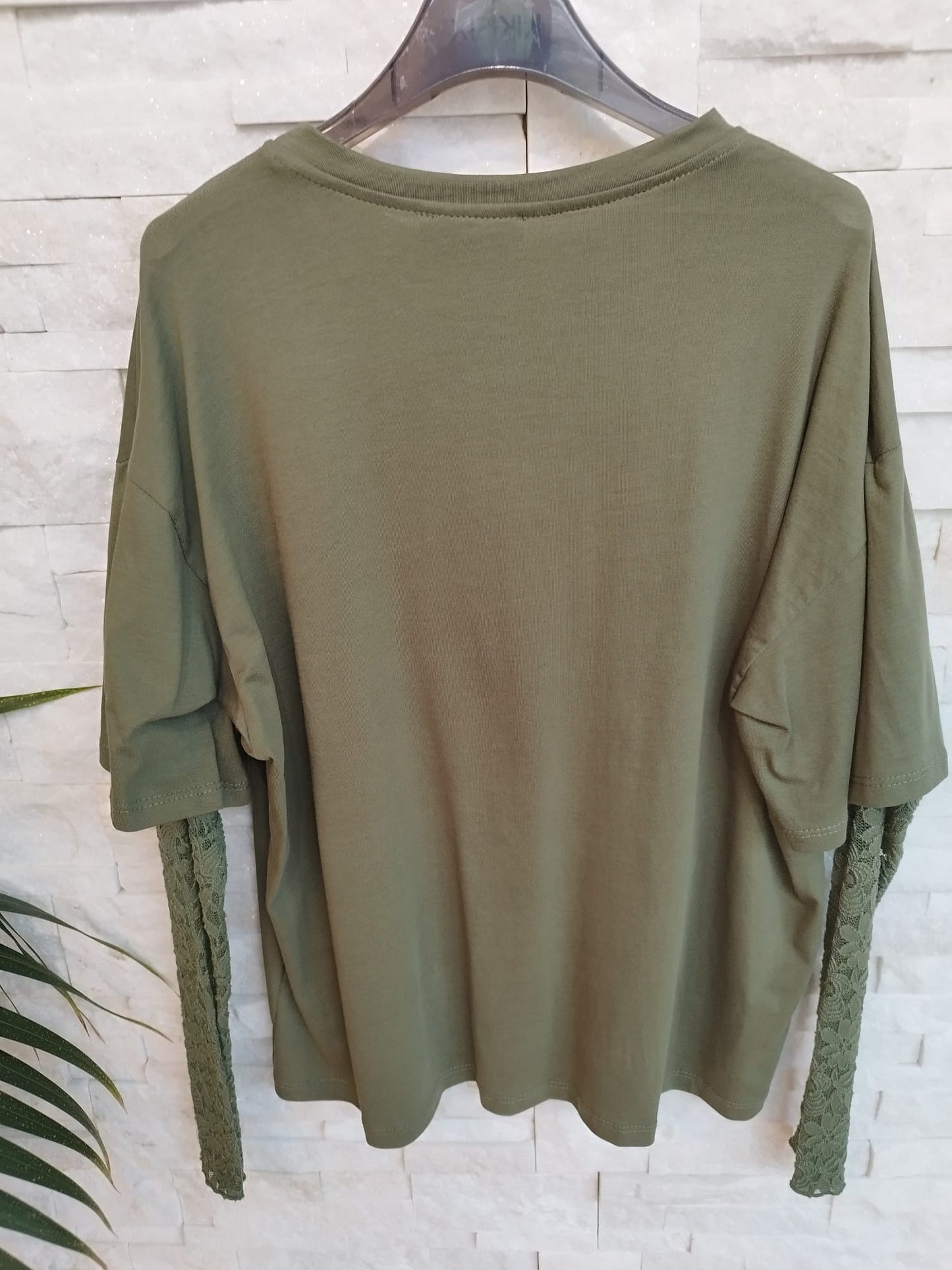T-shirt over con manica lunga in pizzo verde militare