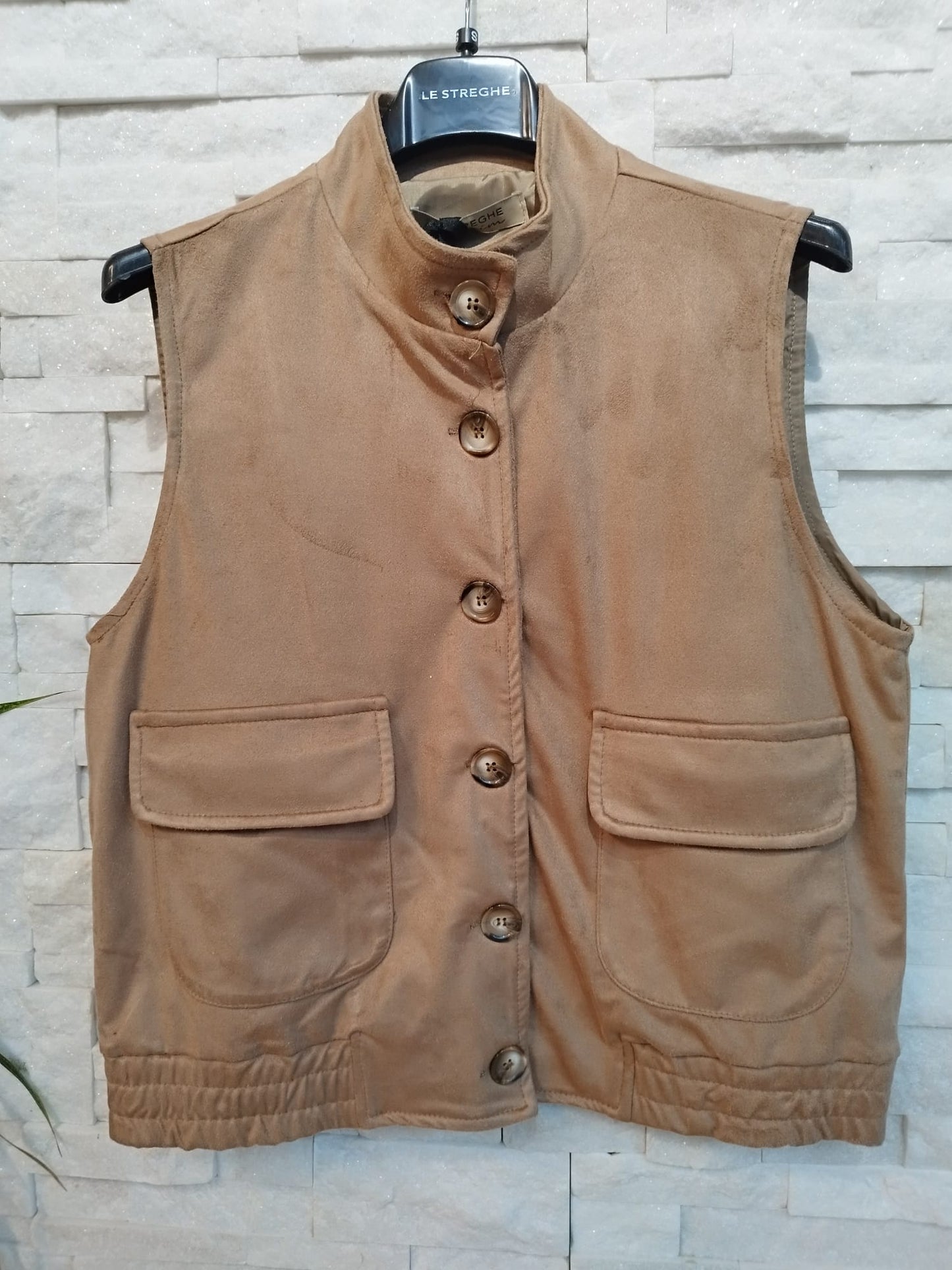 Gilet con tasche in dainetto color cammello