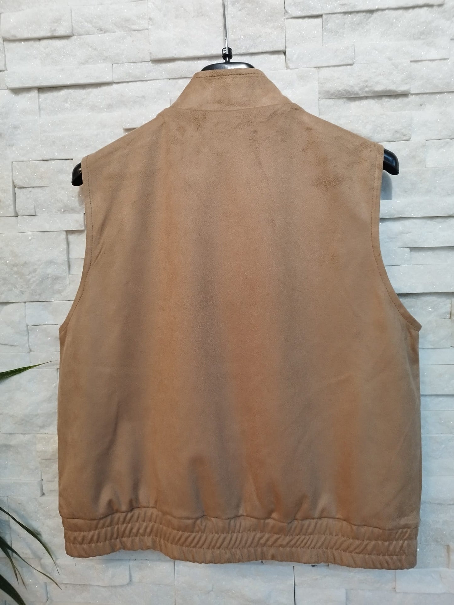 Gilet con tasche in dainetto color cammello