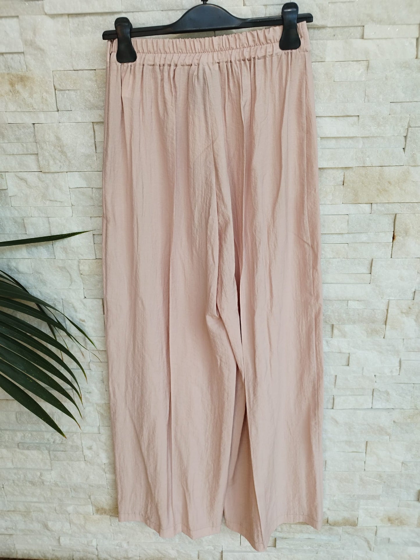 Pantalone dritto con elastico in vita sul retro colore rosa