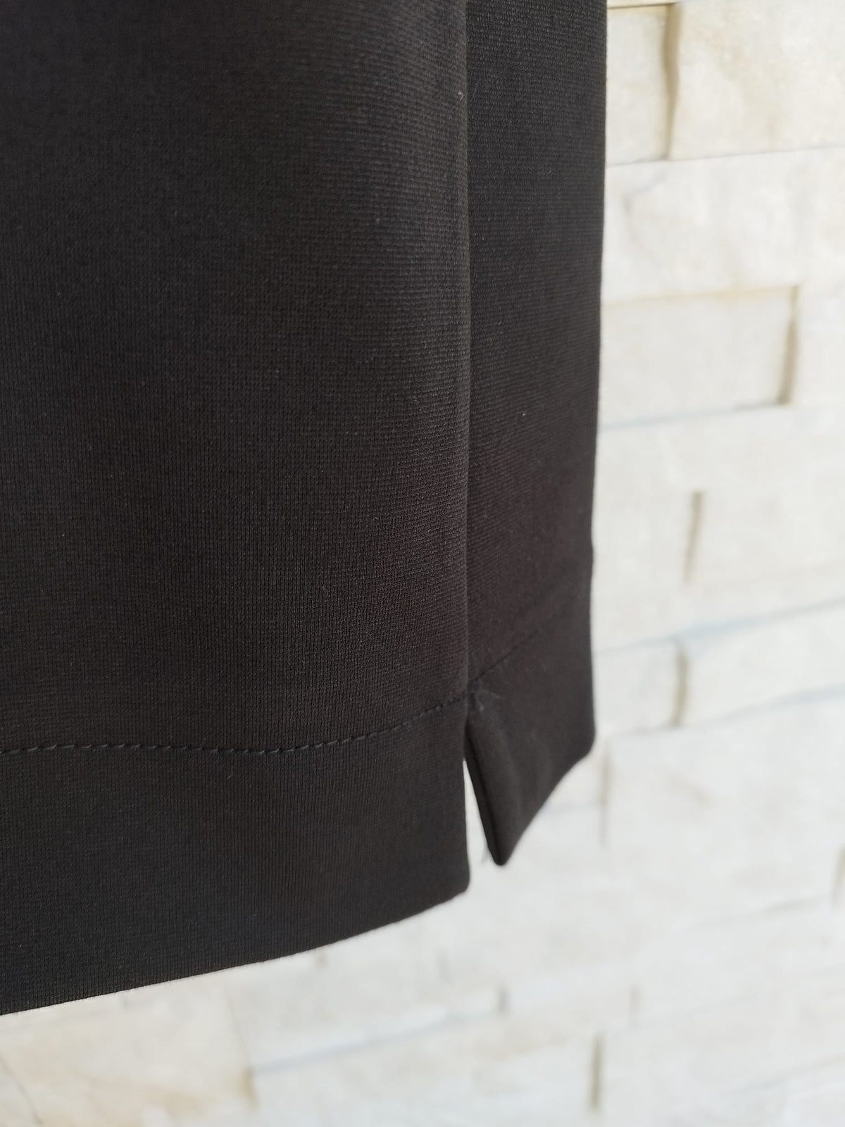Top a scatolina con manica corta colore nero